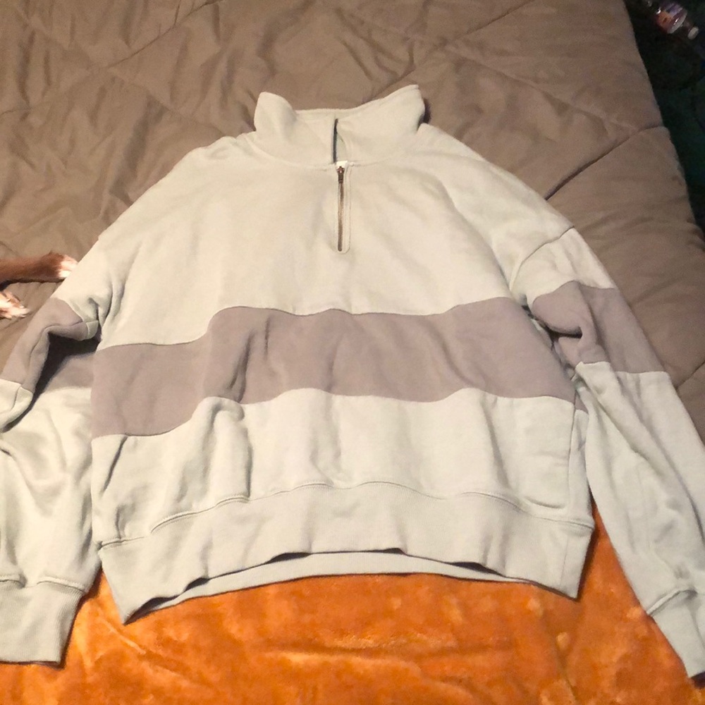 Universal three quarter zip up